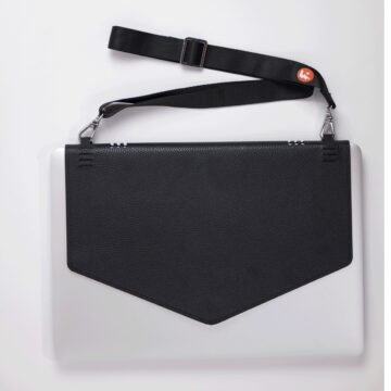 Laptop Strap trasforma il portatile in tracolla - macitynet.it