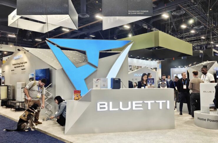 Al CES 2025 Bluetti Apex 300, la workstation scalabile ultra potente - macitynet.it