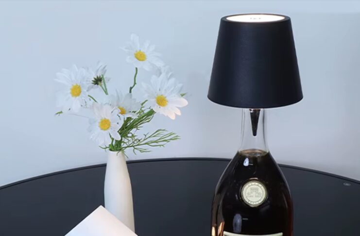Il tappo che trasforma la bottiglia di vino in una lampada a soli 5 € - macitynet.it