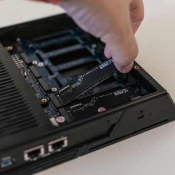 Recensione Flashstor 12 Pro Gen2, un NAS NVMe così potente non l'avete mai visto - macitynet.it