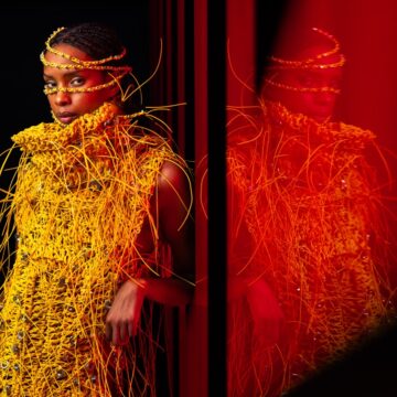 Un abito realizzato con 3600 metri di cavi di rete - macitynet.it