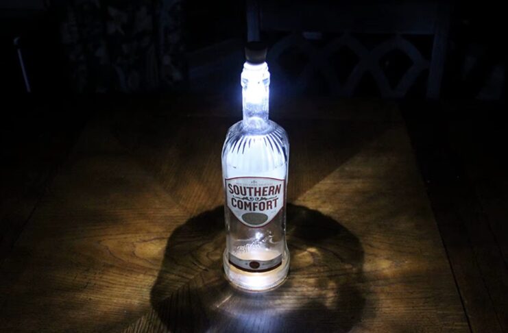 Tappo per bottiglie con luce LED in sconto a solo 1 € - macitynet.it