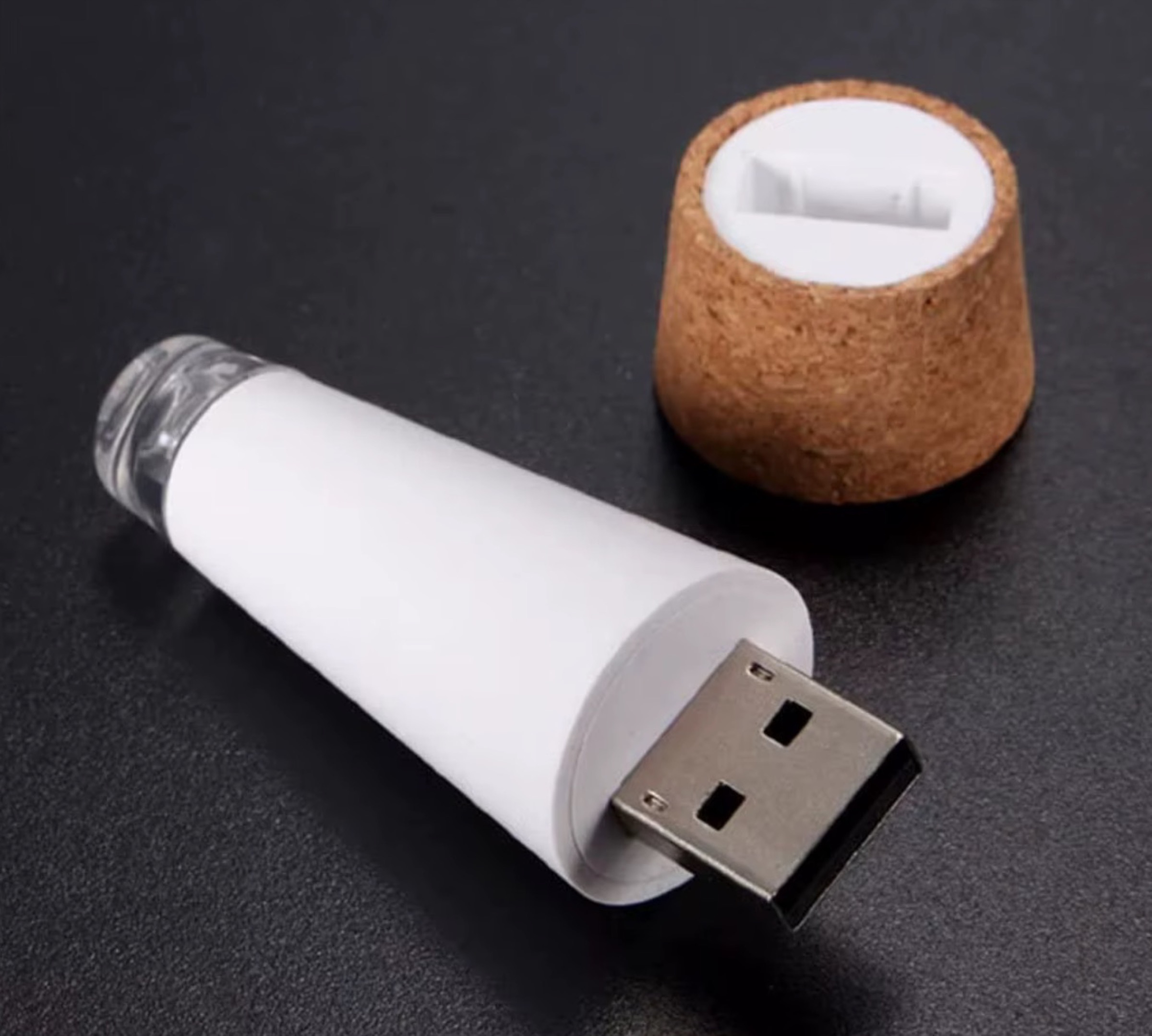 Tappo per bottiglie con luce LED in sconto a solo 1 € - macitynet.it