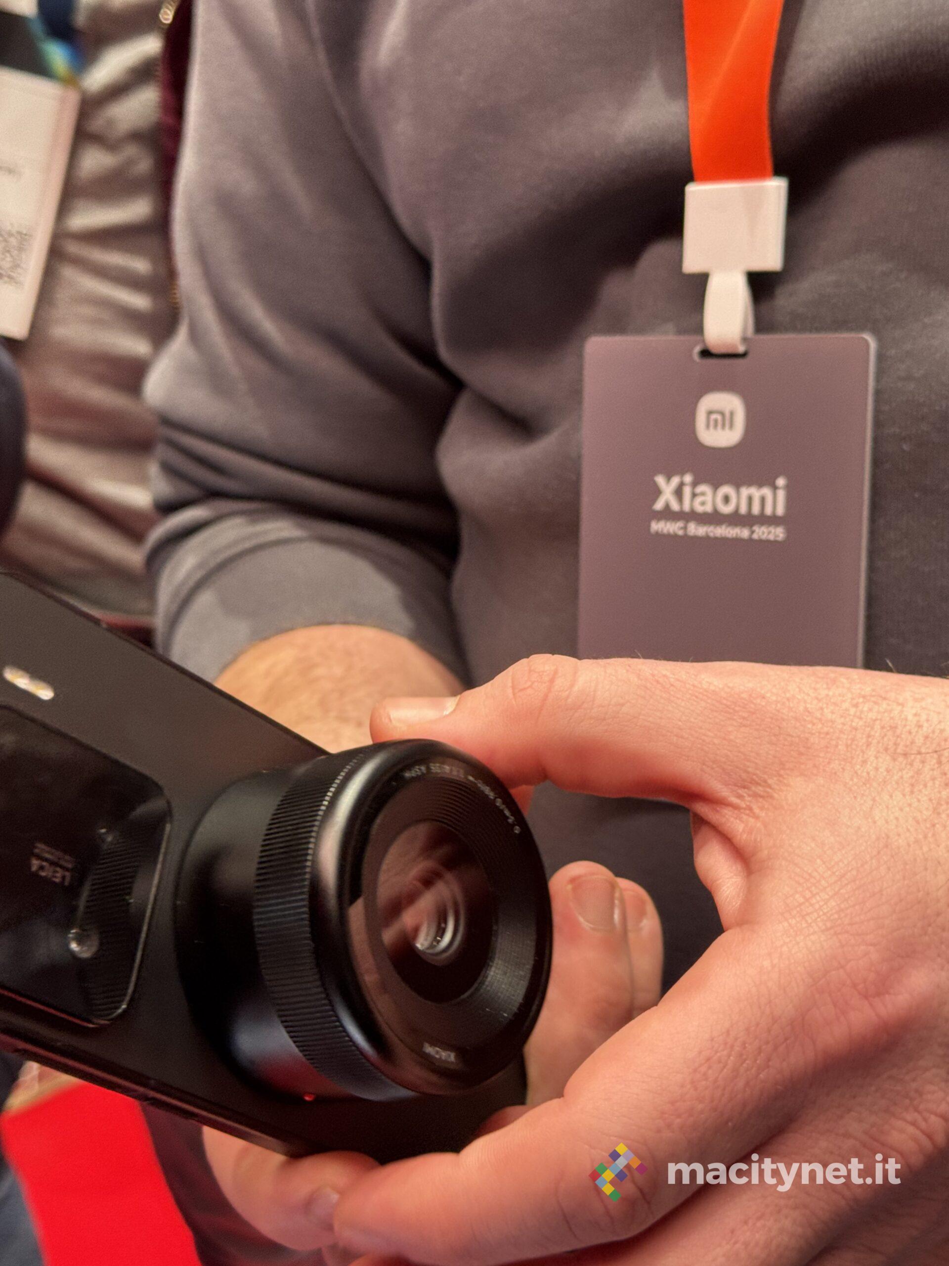 Al MWC 2025 Xiaomi svela l'obiettivo magnetico modulare - macitynet.it