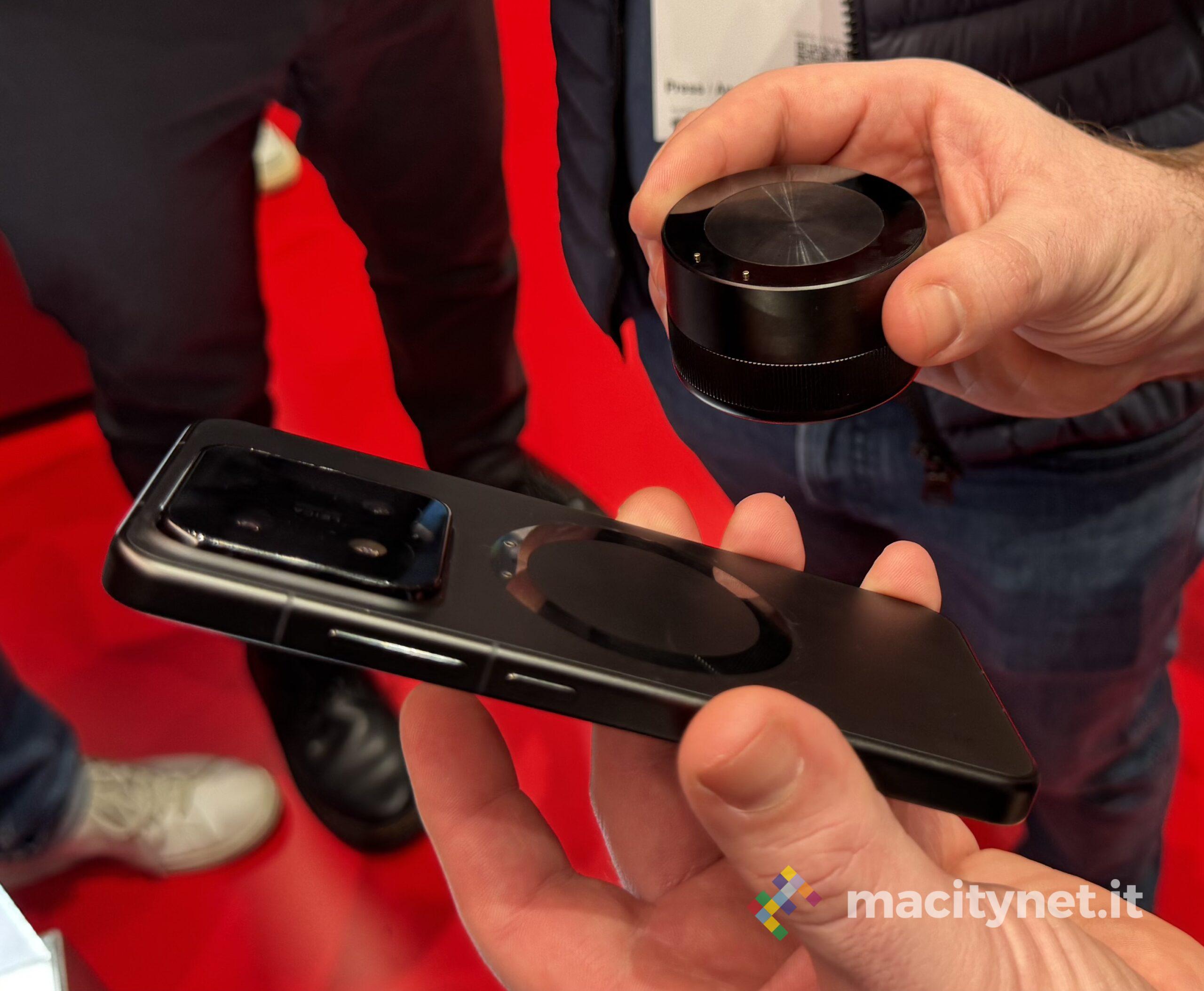 Al MWC 2025 Xiaomi svela l'obiettivo magnetico modulare - macitynet.it