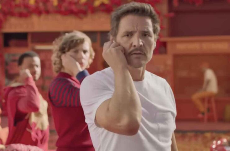 Apple, uno spot per gli AirPods 4 con Pedro Pascal - macitynet.it