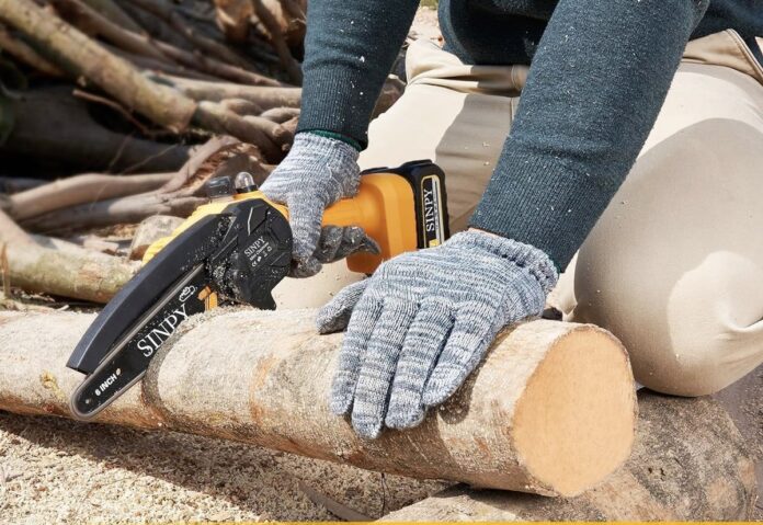 Offerte di Primavera, mini motosega a batteria in sconto a soli 59,99€ - macitynet.it