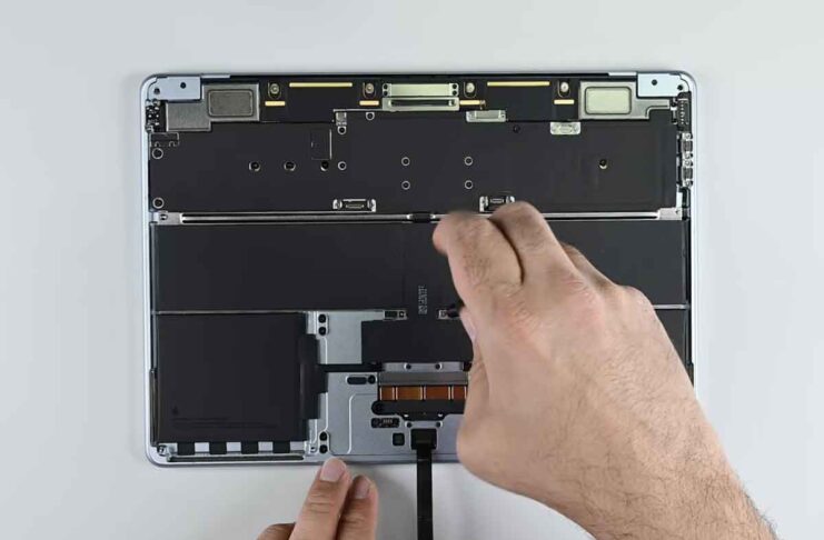 Smontaggio MacBook Air M4, cambia poco per le procedure di riparazione - macitynet.it