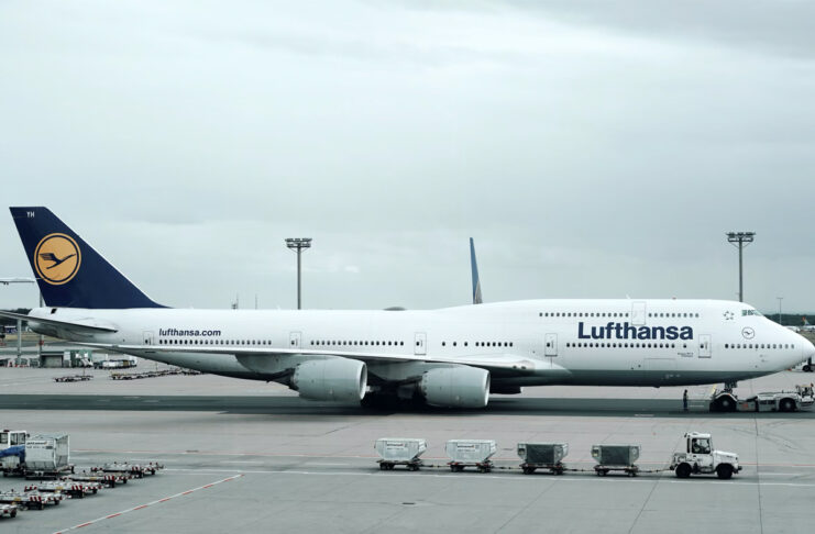 Un iPad bloccato tra i sedili ha costretto un aereo a effettuare un atterraggio di emergenza - macitynet.it