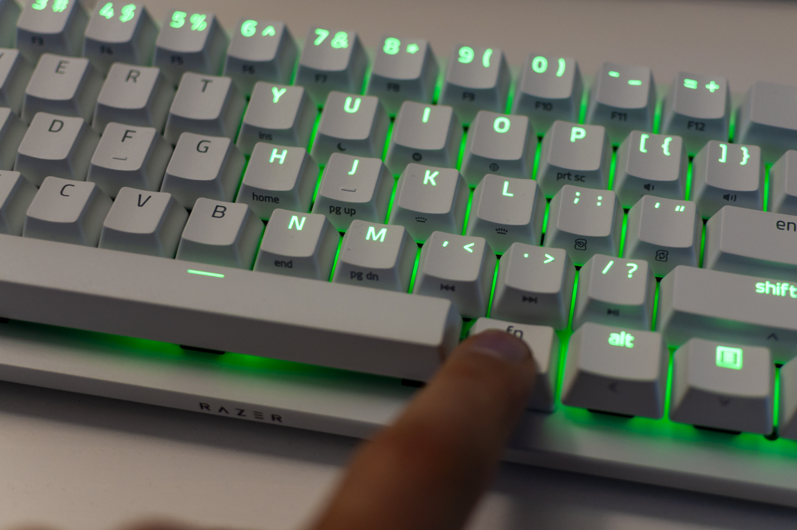Recensione Razer Huntsman V3 Pro Mini White Edition, tanta tecnologia che sta quasi in tasca - macitynet.it Recensione Razer Huntsman V3 Pro Mini White Edition, tanta tecnologia che sta quasi in tasca - macitynet.it