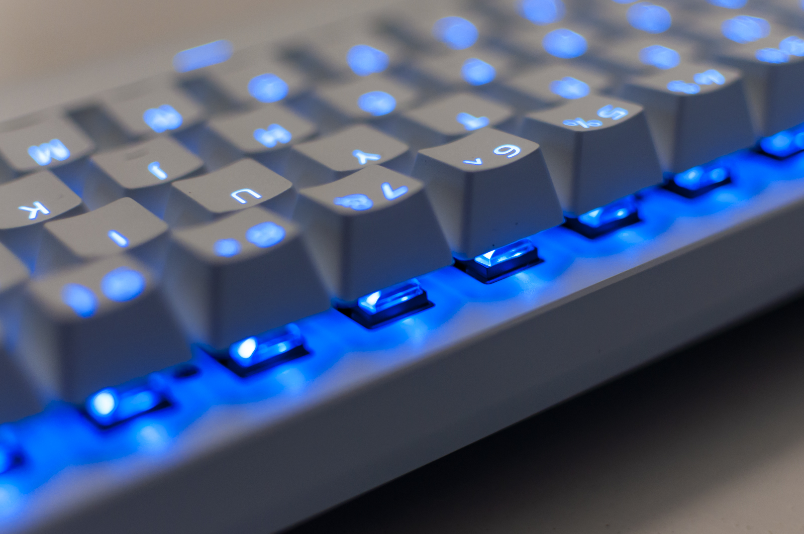 Recensione Razer Huntsman V3 Pro Mini White Edition, tanta tecnologia che sta quasi in tasca - macitynet.it Recensione Razer Huntsman V3 Pro Mini White Edition, tanta tecnologia che sta quasi in tasca - macitynet.it