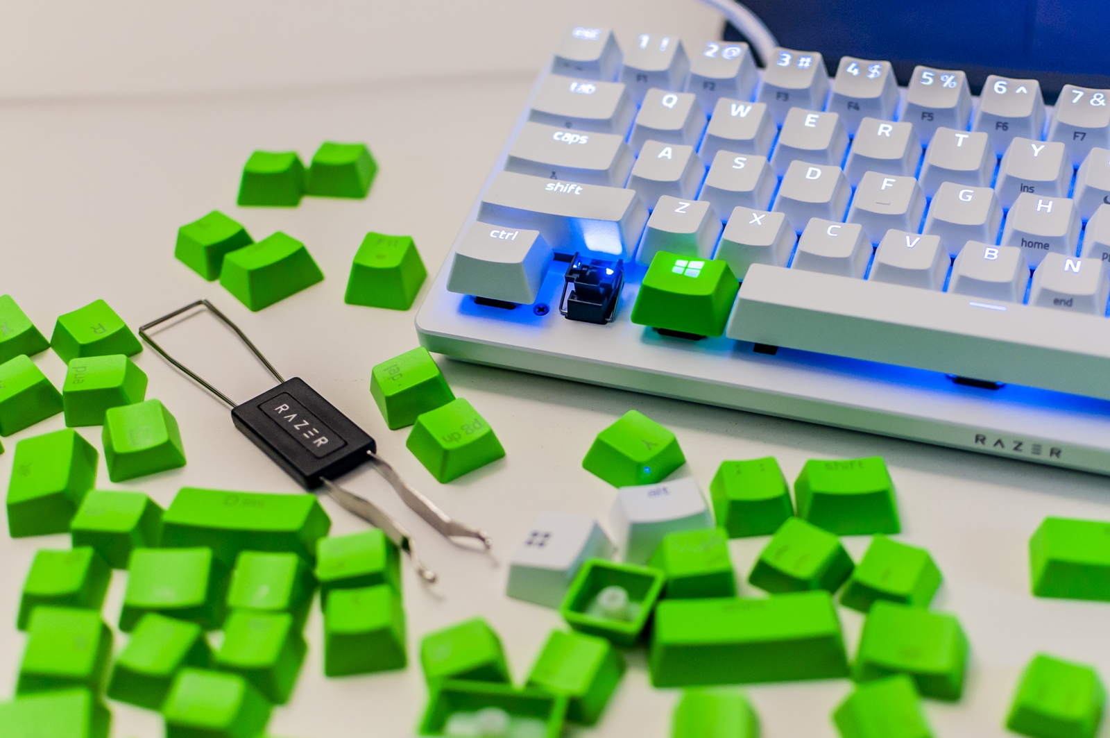 Recensione Razer Huntsman V3 Pro Mini White Edition, tanta tecnologia che sta quasi in tasca - macitynet.it Recensione Razer Huntsman V3 Pro Mini White Edition, tanta tecnologia che sta quasi in tasca - macitynet.it