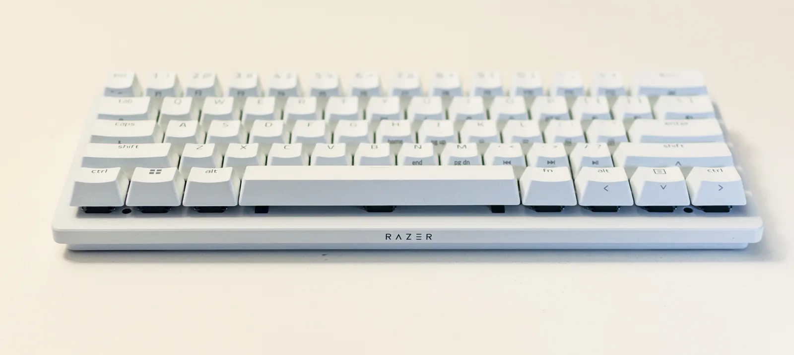 Recensione Razer Huntsman V3 Pro Mini White Edition, tanta tecnologia che sta quasi in tasca - macitynet.it Recensione Razer Huntsman V3 Pro Mini White Edition, tanta tecnologia che sta quasi in tasca - macitynet.it