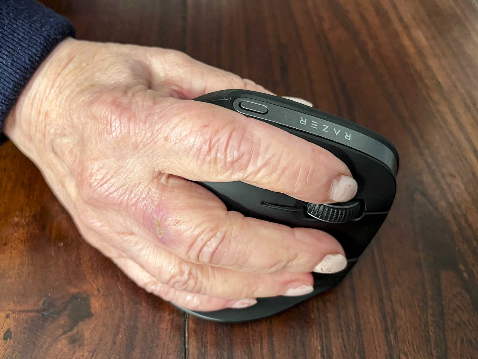 Recensione Razer Pro Click V2 Vertical Edition, mouse verticale con l’Intelligenza Artificiale dentro - macitynet.it Recensione Razer Pro Click V2 Vertical Edition, mouse verticale con l’Intelligenza Artificiale dentro - macitynet.it