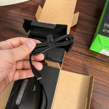 Recensione Razer Pro Click V2 Vertical Edition, mouse verticale con l’Intelligenza Artificiale dentro - macitynet.it
