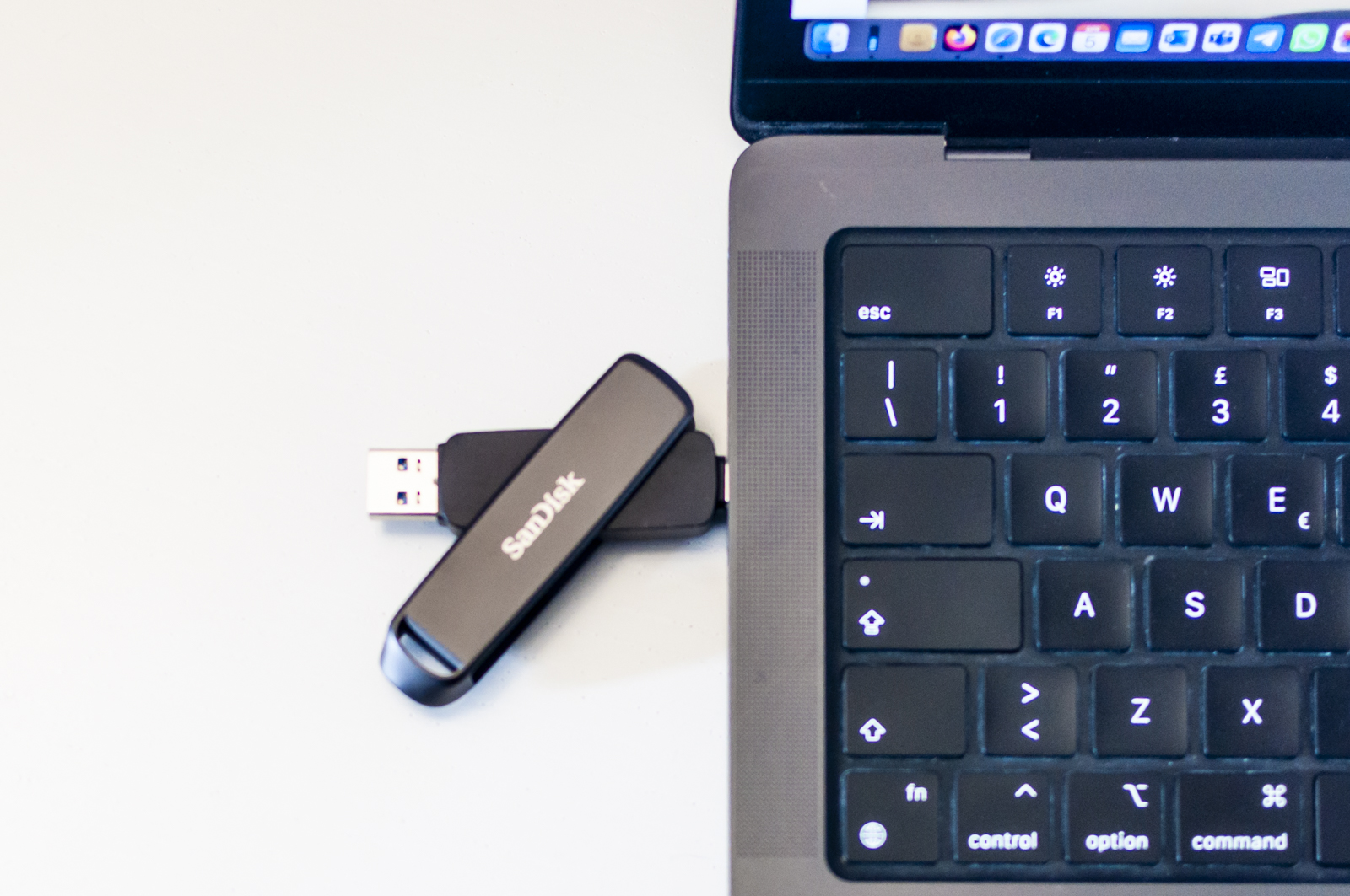 Recensione SanDisk Extreme PRO Dual Drive, non chiamatela solo Chiavetta USB - macitynet.it Recensione SanDisk Extreme PRO Dual Drive, non chiamatela solo Chiavetta USB - macitynet.it