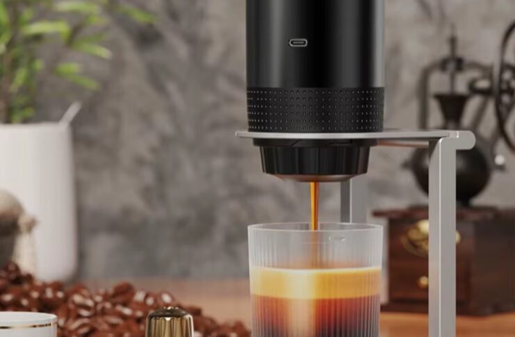 Caffè espresso ovunque con la macchinetta portatile a 27 € - macitynet.it