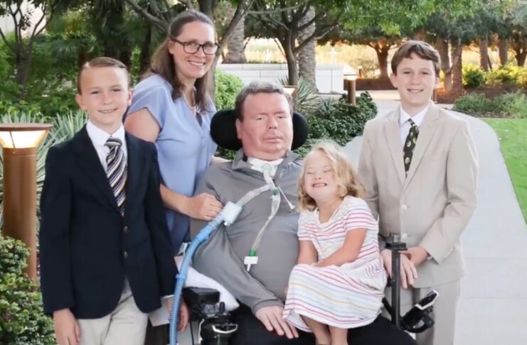 Il terzo paziente Neuralink crea video col pensiero e torna a parlare con AI - macitynet.it