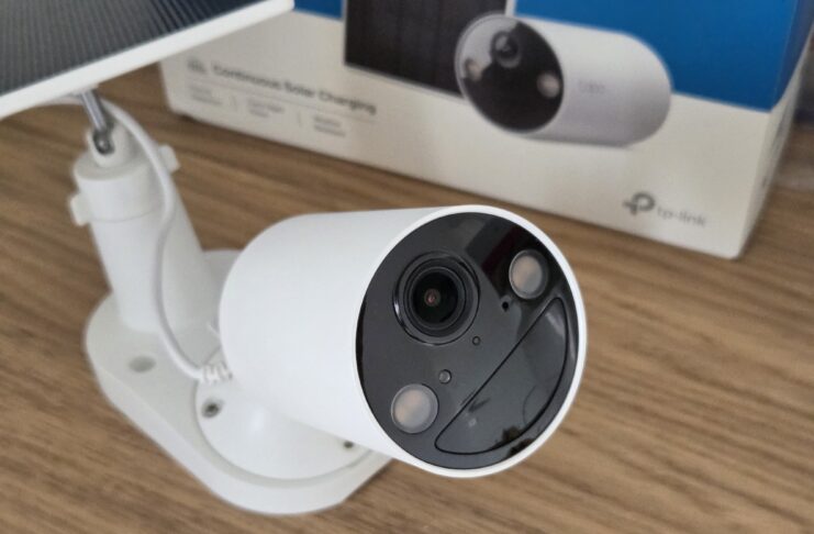 Recensione Tapo C410, la sicurezza in giardino viaggia ad energia solare - macitynet.it