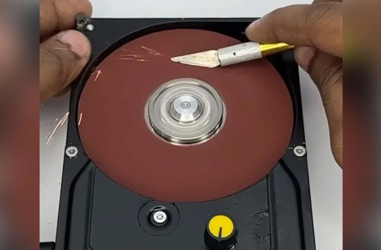 Come trasformare un vecchio hard disk in una smerigliatrice a disco - macitynet.it