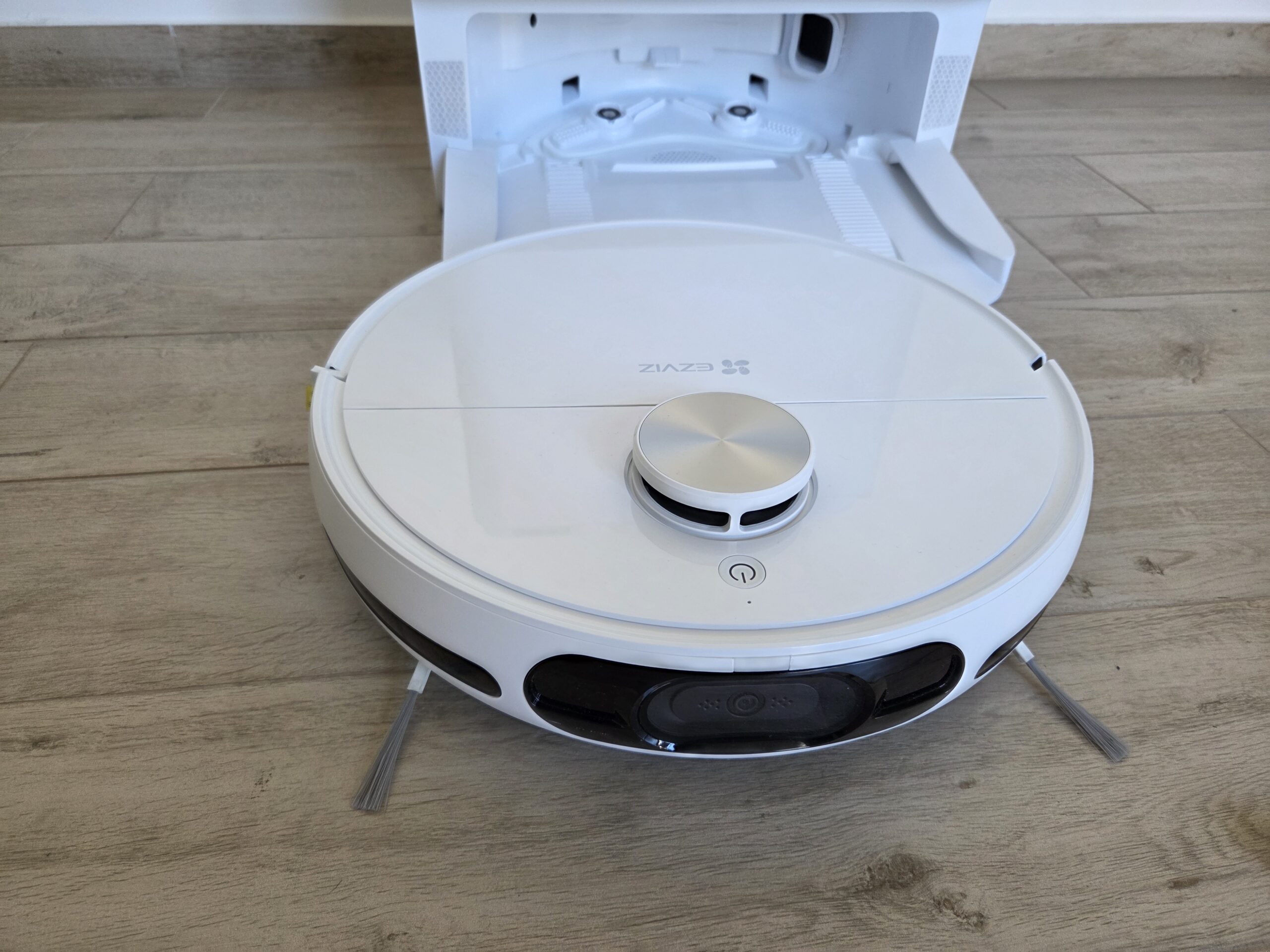 Recensione EZVIZ RS20 Pro, un robot aspirapolvere che non ti aspetti - macitynet.it