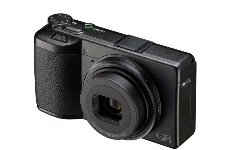 La nuova fotocamera compatta GR IV di Ricoh arriva in autunno, ma è davvero un’evoluzione? - macitynet.it