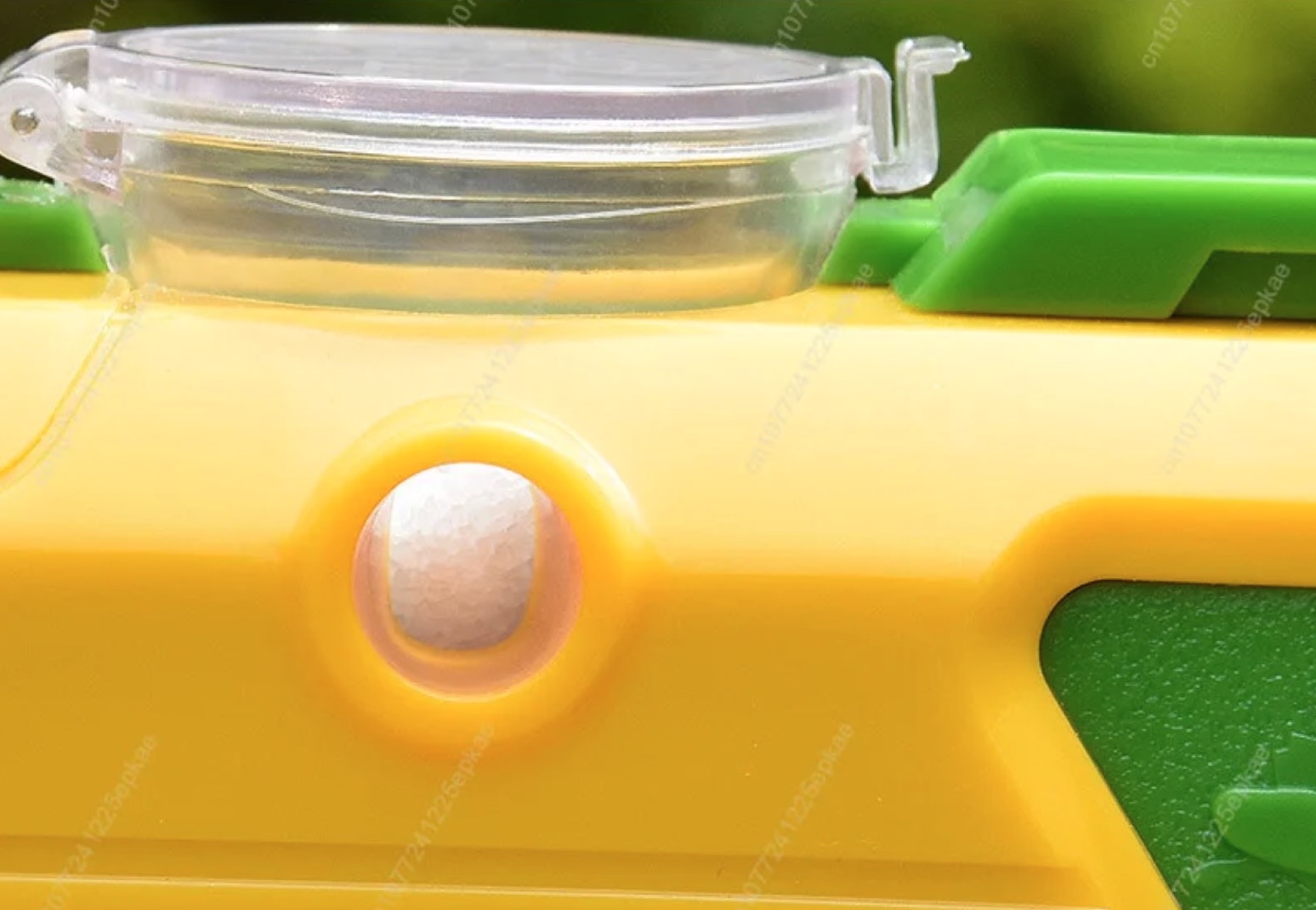 Col fucile spara-sale Salt Power Gun vi liberate di mosche e zanzare - macitynet.it