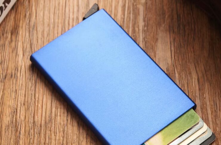 Porta carte di credito super-compatto con protezione RFID a meno di 4 € - macitynet.it