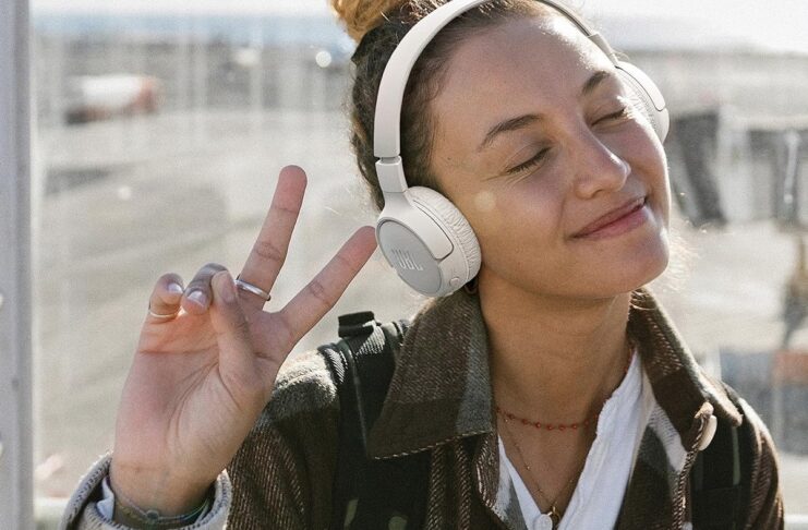 JBL Tune 670NC, cuffie wireless con cancellazione del rumore ora a 64,99 euro - macitynet.it