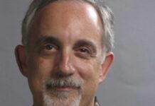 Mitch Kapor, la leggenda dei fogli elettronici si è laureato al MIT a 74 anni - macitynet.it