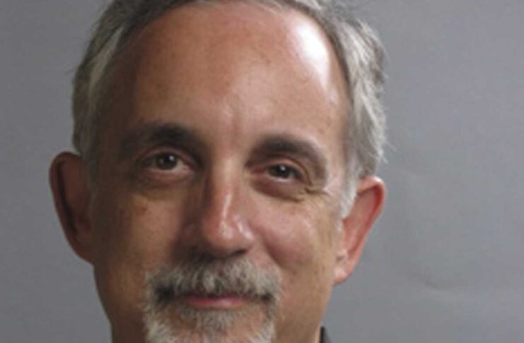 Mitch Kapor, la leggenda dei fogli elettronici si è laureato al MIT a 74 anni - macitynet.it