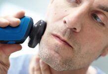 Rasoio Philips, rifinitore barba ed impermeabile, solo 64,99 euro macitynet.it