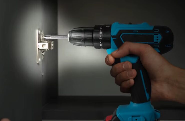 Foratura precisa e senza fili col trapano a percussione in sconto a 29 € - macitynet.it