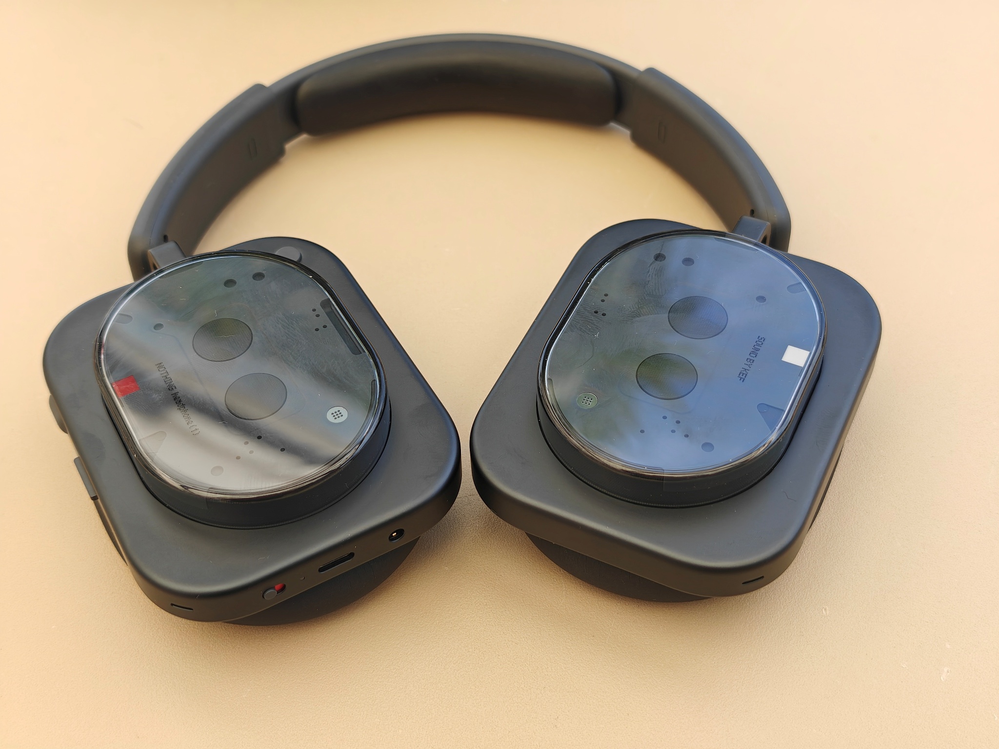 Recensione Nothing Headphone (1), design iconico e tecnologia avanzata - macitynet.it Recensione Nothing Headphone (1), design iconico e tecnologia avanzata - macitynet.it