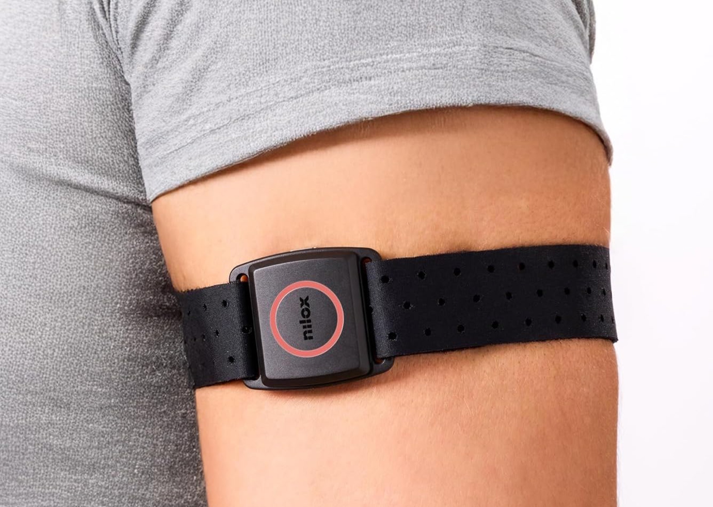 Nilox HRM Smart Armband, cardiofrequenzimetro da braccio con LED per monitoraggio in tempo reale - macitynet.it Nilox HRM Smart Armband, cardiofrequenzimetro da braccio con LED per monitoraggio in tempo reale - macitynet.it