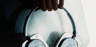 Headphone 1, le prime cuffie Nothing sfidano AirPods Max - macitynet.it