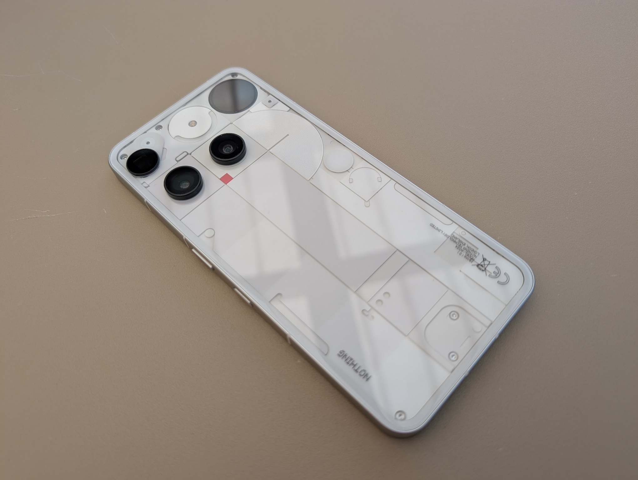 Recensione Nothing Phone (3), un flagship ambizioso - macitynet.it Recensione Nothing Phone (3), un flagship ambizioso - macitynet.it