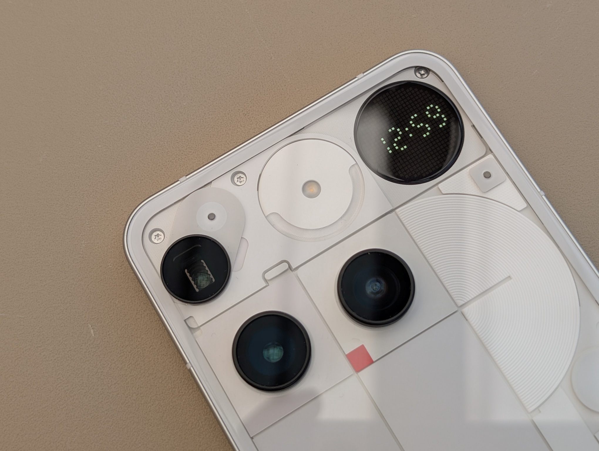 Recensione Nothing Phone (3), un flagship ambizioso - macitynet.it Recensione Nothing Phone (3), un flagship ambizioso - macitynet.it