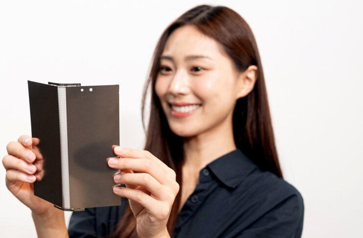 schermo pieghevole resistenza apple fold