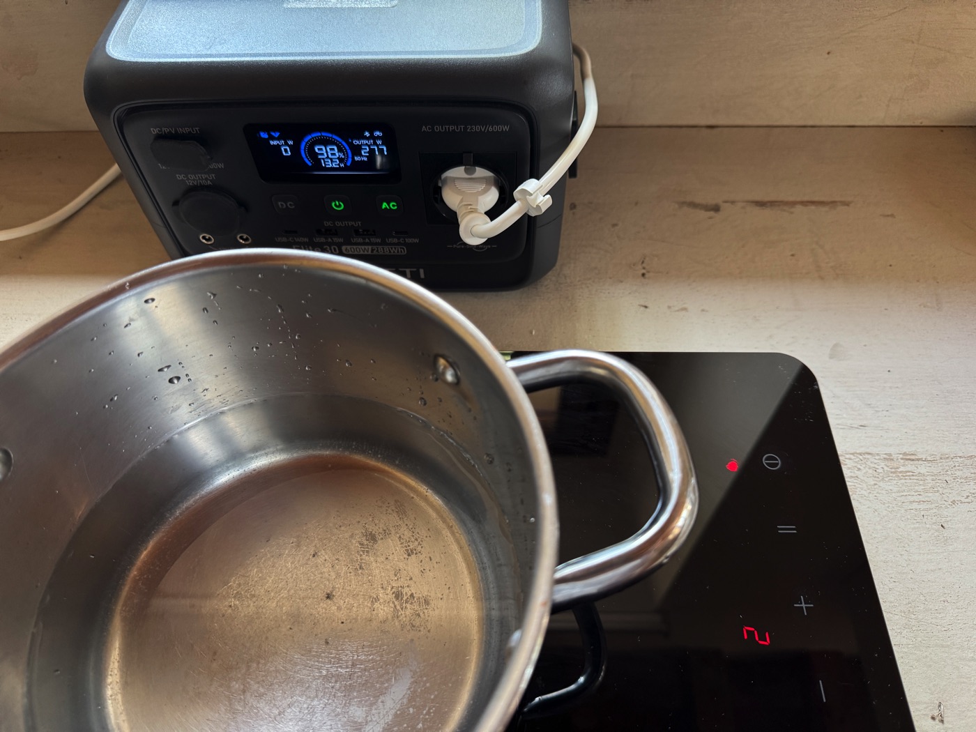 Recensione Powerstation BLUETTI Elite 30 V2, portatile e intelligente per zaini, UPS e Fotovoltaico - macitynet.it Recensione Powerstation BLUETTI Elite 30 V2, portatile e intelligente per zaini, UPS e Fotovoltaico - macitynet.it