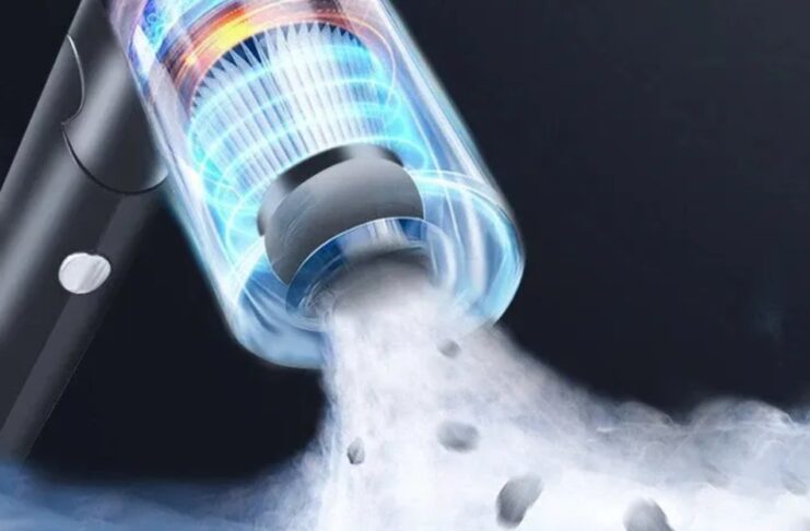 L'aspirapolvere PCMOS entra nel portaoggetti dell'auto ed è subito pronto - macitynet.it