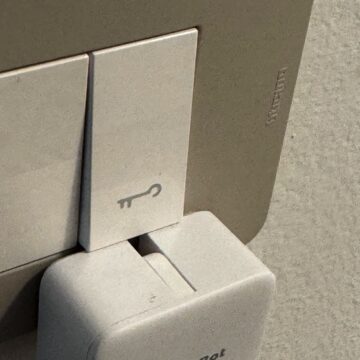 Recensione SwitchBot Bot, attiva cancelli, garage e interruttori senza l’intervento dell’elettricista - macitynet.it