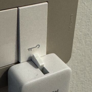 Recensione SwitchBot Bot, attiva cancelli, garage e interruttori senza l’intervento dell’elettricista - macitynet.it