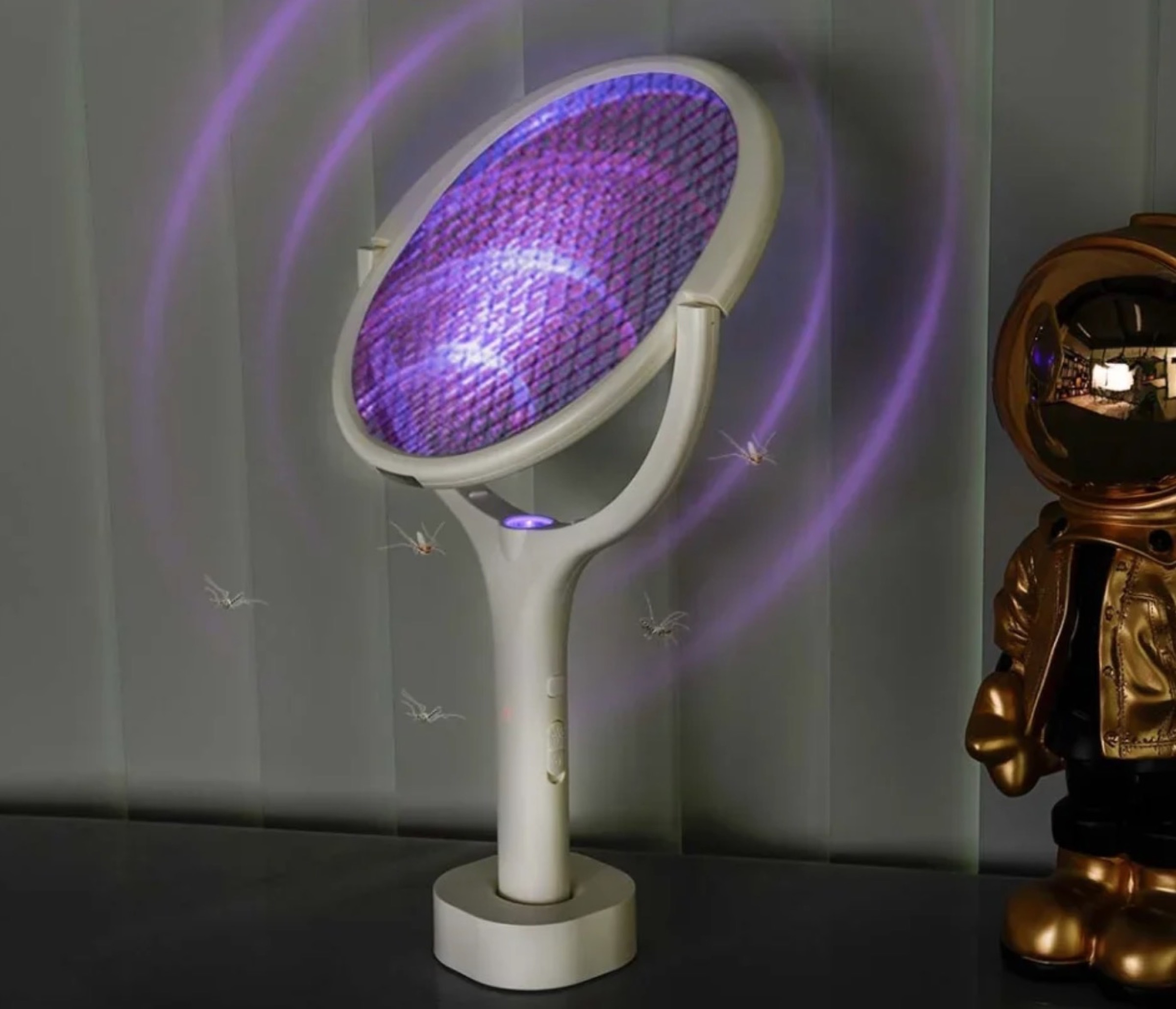 La racchetta che attira le zanzare come una calamita vi costa solo 9 € - macitynet.it La racchetta che attira le zanzare come una calamita vi costa solo 9 € - macitynet.it