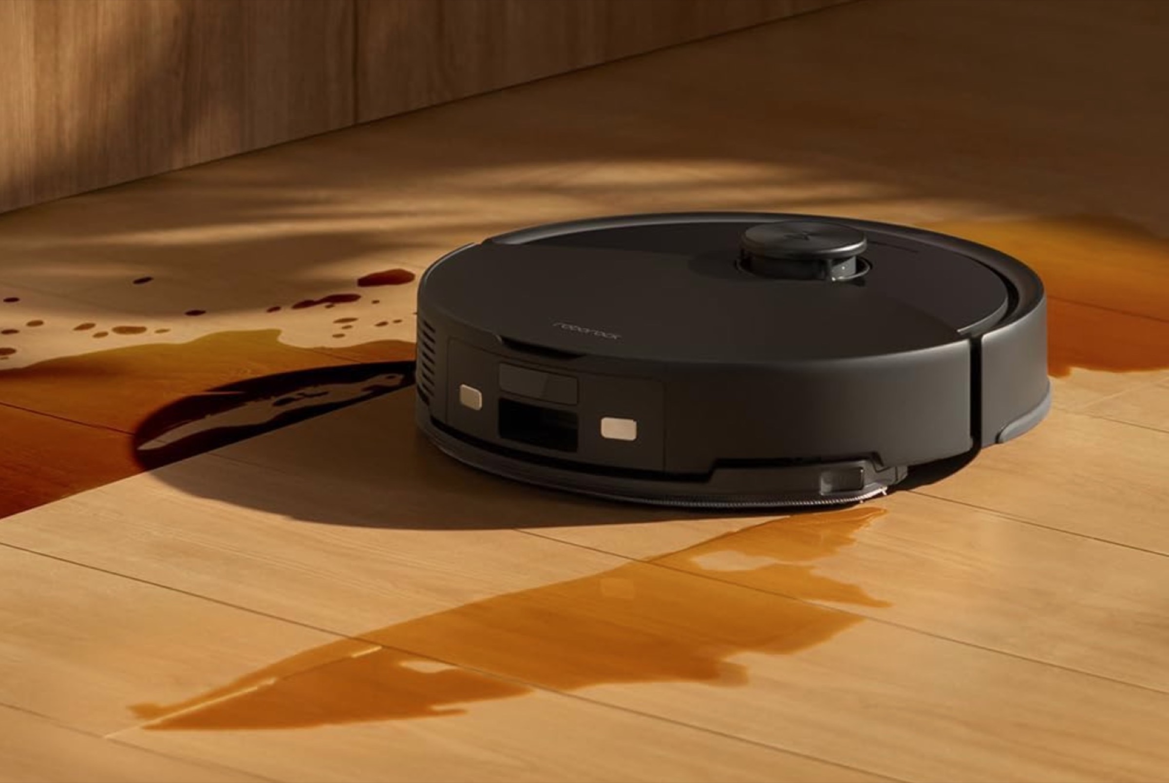 Roborock Saros Z70, in sconto il robot con braccio meccanico per pulire sotto i mobili - macitynet.it