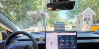 Tesla sembra senziente e viva, il video al casello di pedaggio - macitynet.it