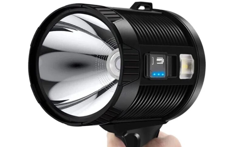 E luce fu, con la torcia gigante Zeorx in sconto - macitynet.it