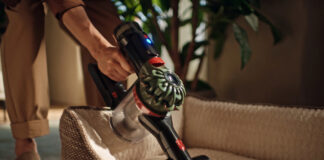 Dyson Cyclone, reinventa l’aspirapolvere senza fili V8 - macitynet.it