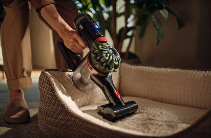 Dyson Cyclone, reinventa l’aspirapolvere senza fili V8 - macitynet.it
