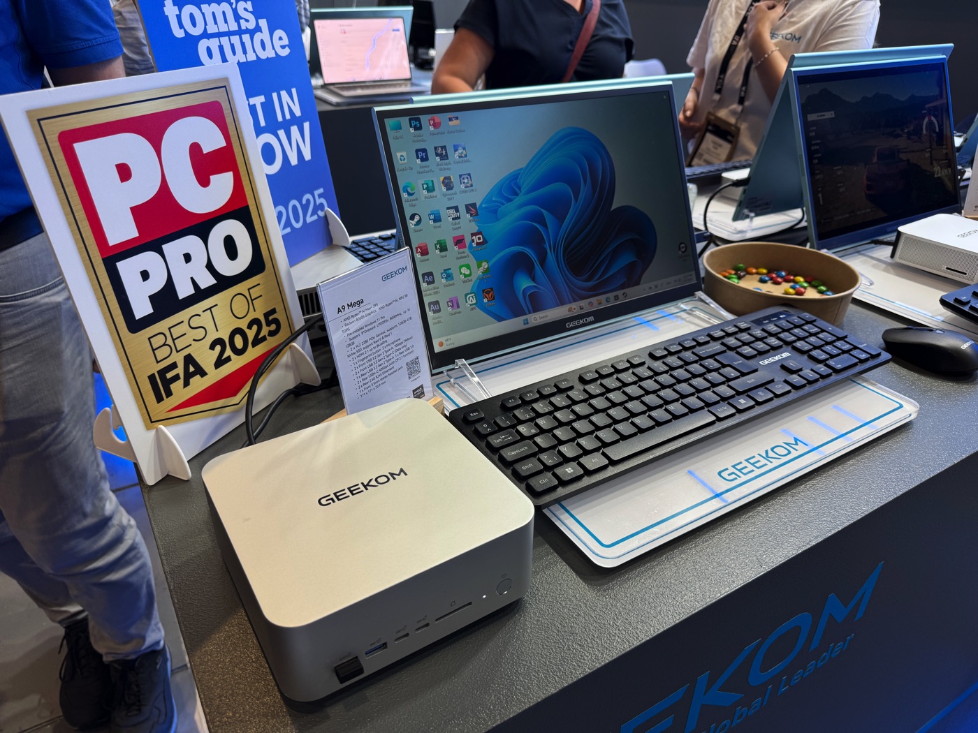 GEEKOM fa debuttare il super mini PC A9 Mega e i portatili GeekBook ad IFA 2025 - macitynet.it GEEKOM fa debuttare il super mini PC A9 Mega e i portatili GeekBook ad IFA 2025 - macitynet.it